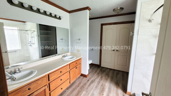 Building Photo - COMING IN JULY! Beautiful 3 bed/2 bath Hom...