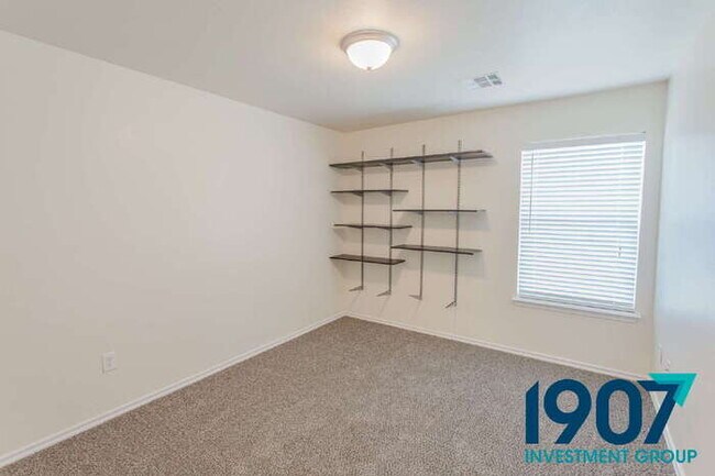 Building Photo - Beautiful 3-Bedroom Home in OKC - Availabl...