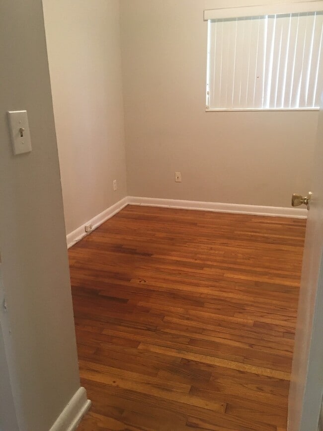 Building Photo - 3br 2 bath Cozy home