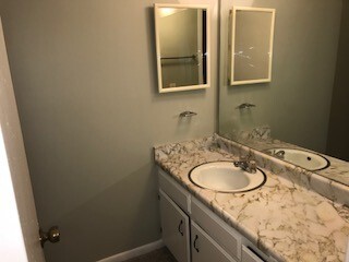Building Photo - Newly renovated Unit Close to Downtown!