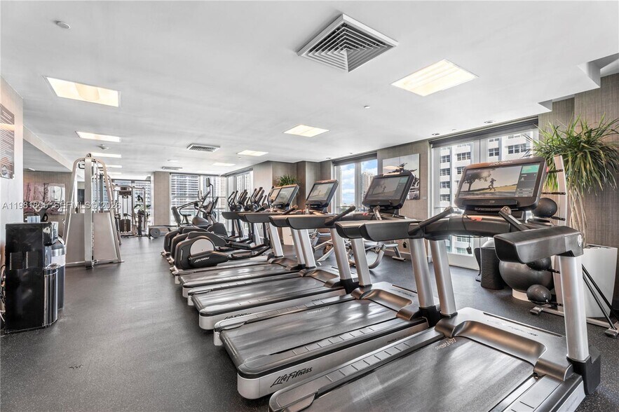 Fitness Center - 950 Brickell Bay Dr