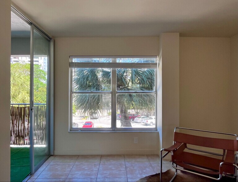 Building Photo - 1615 West Ave