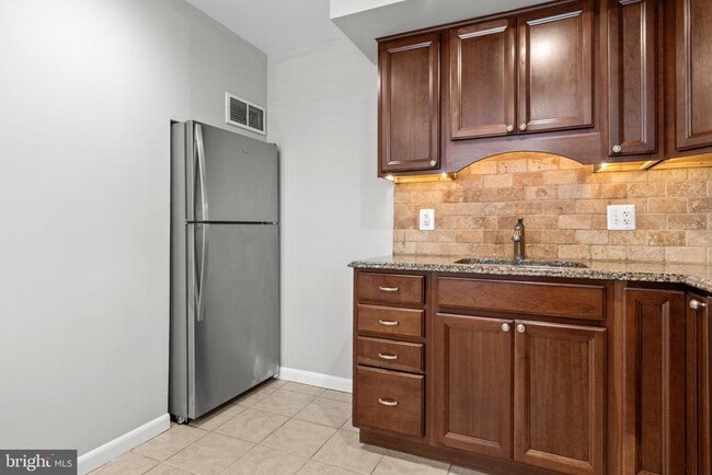 Building Photo - 466 Shurs Ln