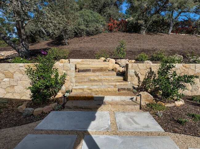 Building Photo - 1057 Monte Dr