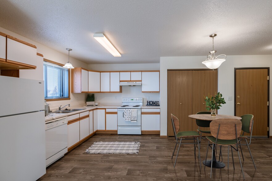 Fargo, ND Eagle Run Apartments | Kitchen - Eagle Run