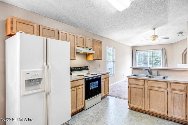 Building Photo - 12895 Bentwater Dr