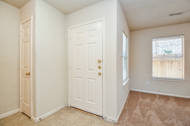 Building Photo - 13979 Maximos Dr