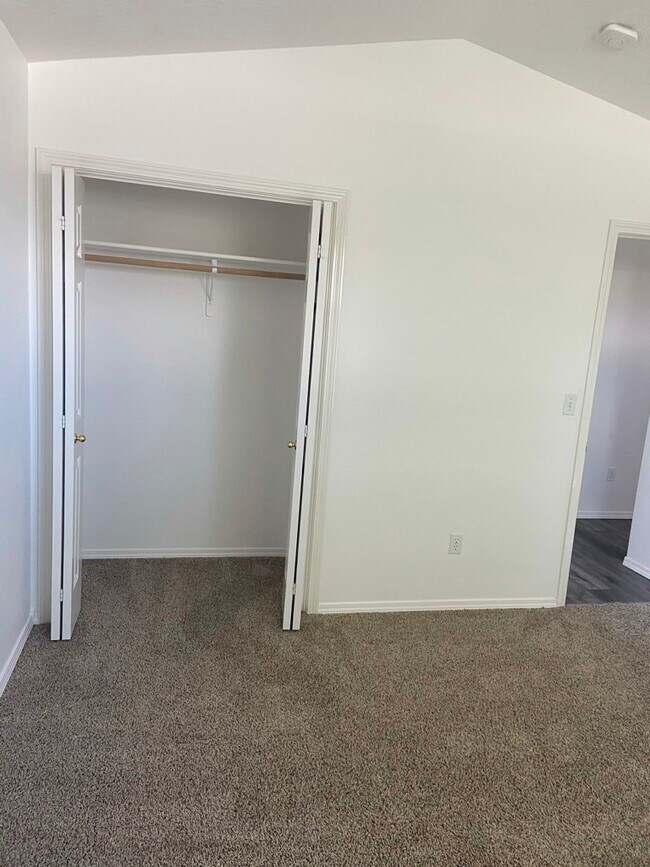 Building Photo - 1745 Challis Dr