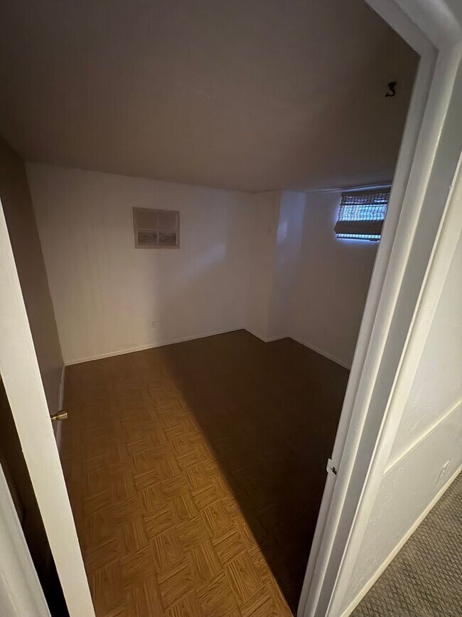 Building Photo - Price update Charming 2BR House (Basement ...