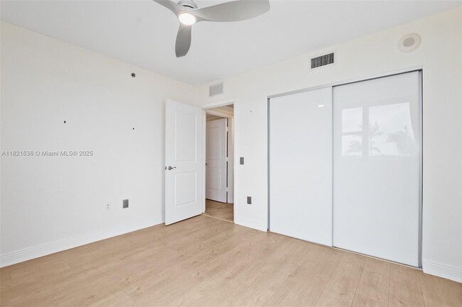 Building Photo - 2681 N Flamingo Rd