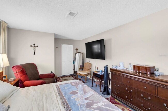 Building Photo - 10531 Meadow Hill Dr
