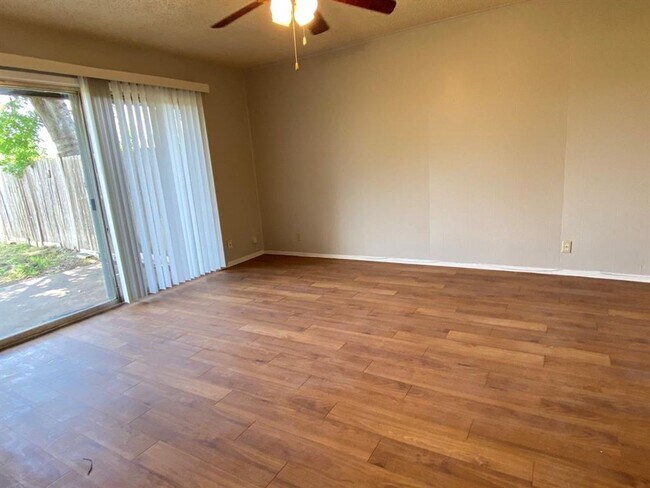 Building Photo - 11200 Renel Dr