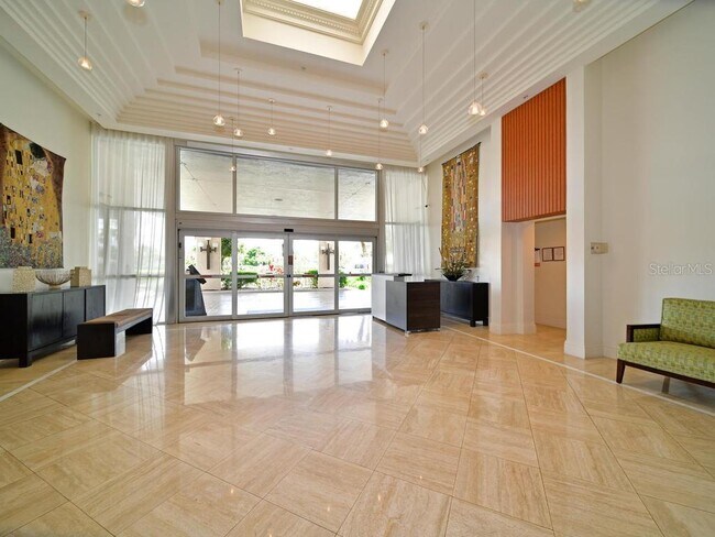Building Photo - 2425 Gulf of Mexico Dr