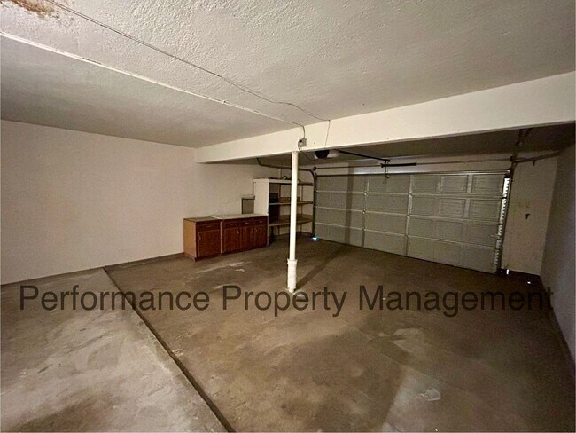 Building Photo - 1001 Nimrod Ct