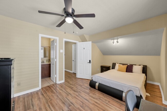 Building Photo - 125 Pine St