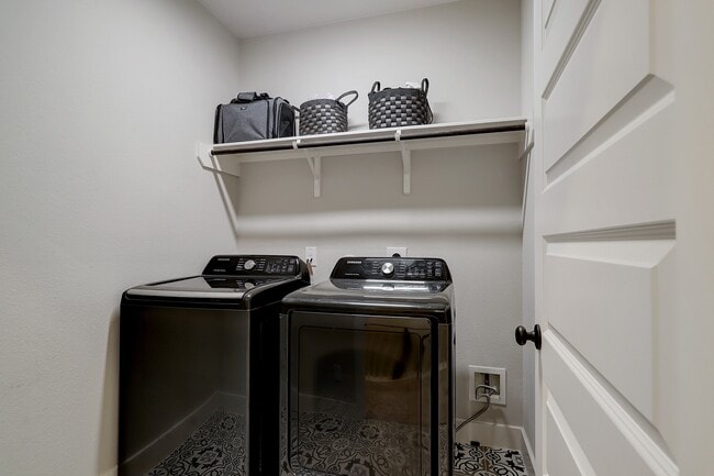 Building Photo - 10934 Brambling Wood Dr