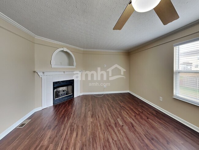 Building Photo - 90 Knights Bridge Dr N