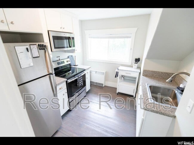 Building Photo - 84 E 300 N