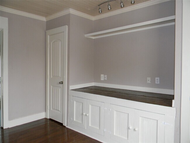 Building Photo - 2423 Avenue L