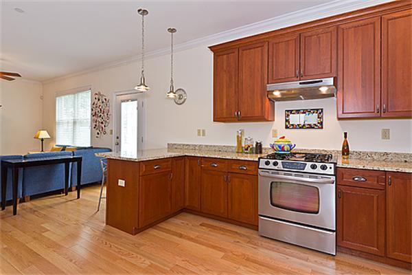 Primary Photo - 109 Gore St
