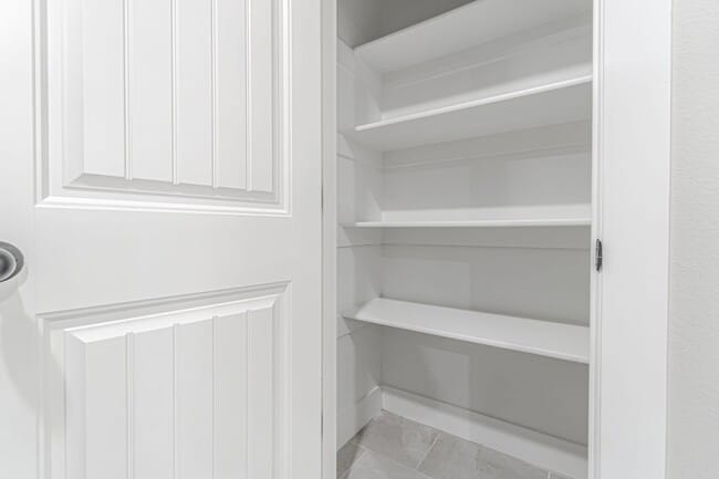 Building Photo - Beautiful home awaits you!