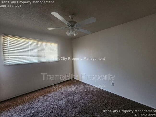 Building Photo - 128 E Ellis Dr