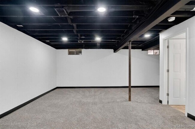 Building Photo - 4171 Mapleleaf Rd