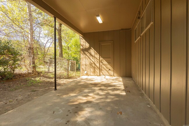 Building Photo - 26 Greenway Dr
