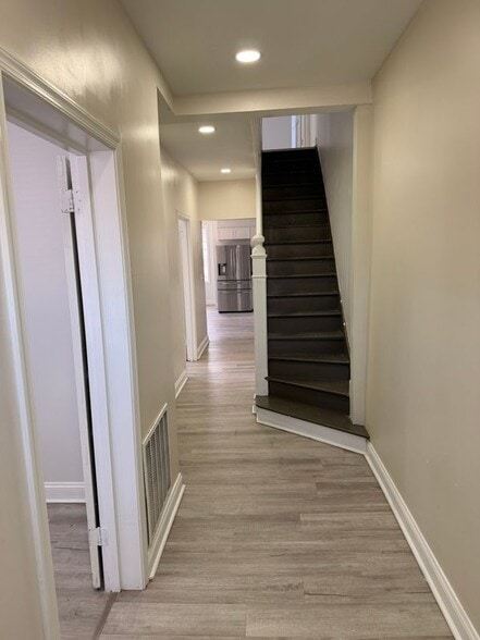 Building Photo - 328 Pattison St