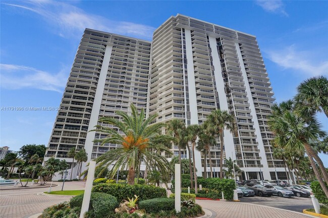 Building Photo - 20281 E Country Club Dr