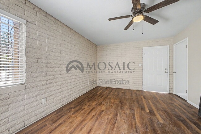 Building Photo - 1204 S McClintock Dr