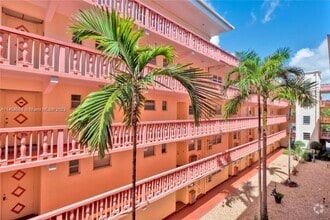 Building Photo - 2 bedroom in Hallandale FL 33009