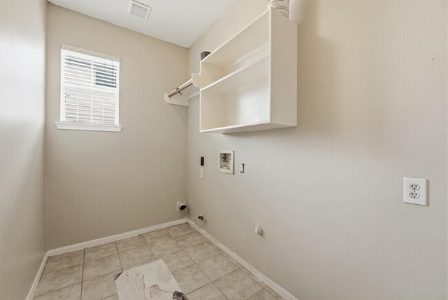 Building Photo - 2413 Piney Woods Dr