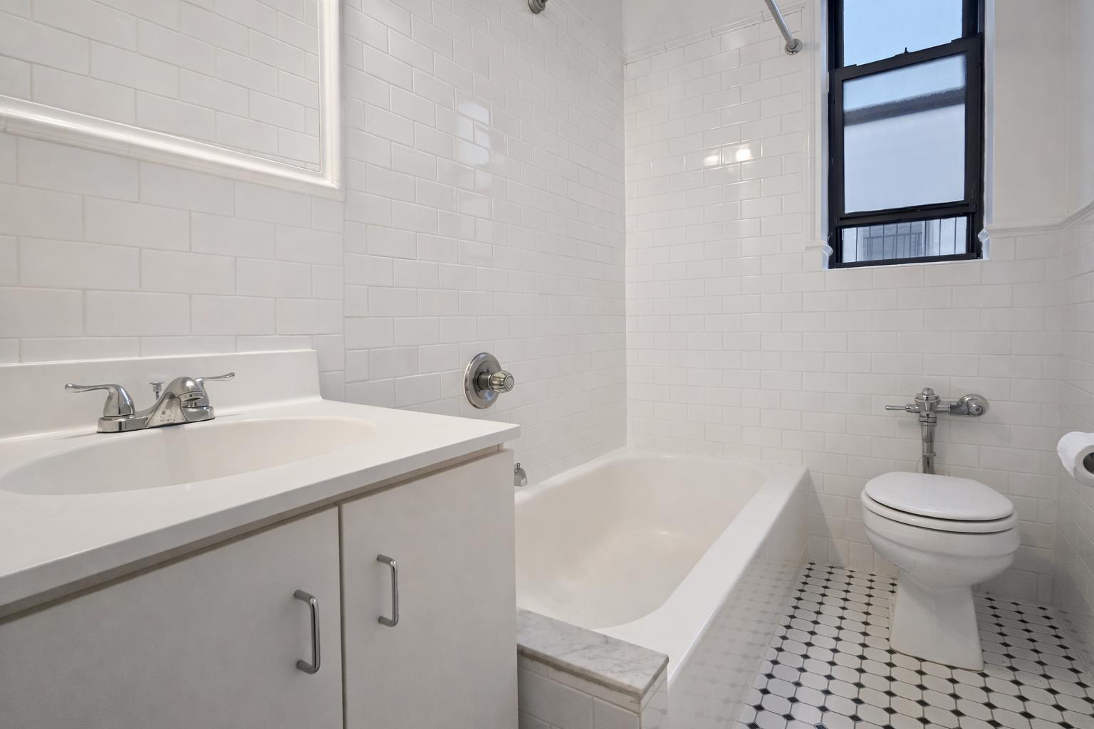 Building Photo - 615 W 172nd St