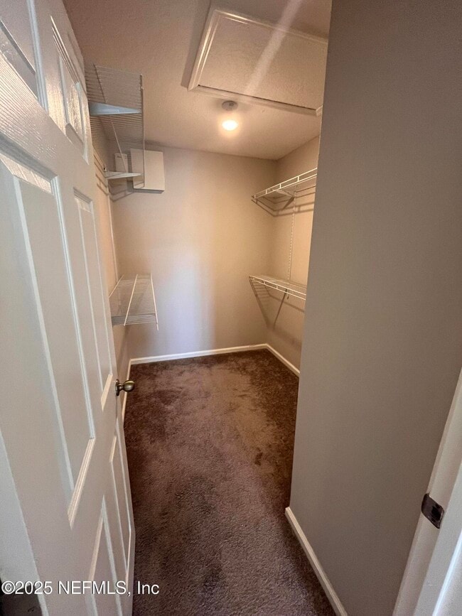 Building Photo - 3875 Buckthorne Dr