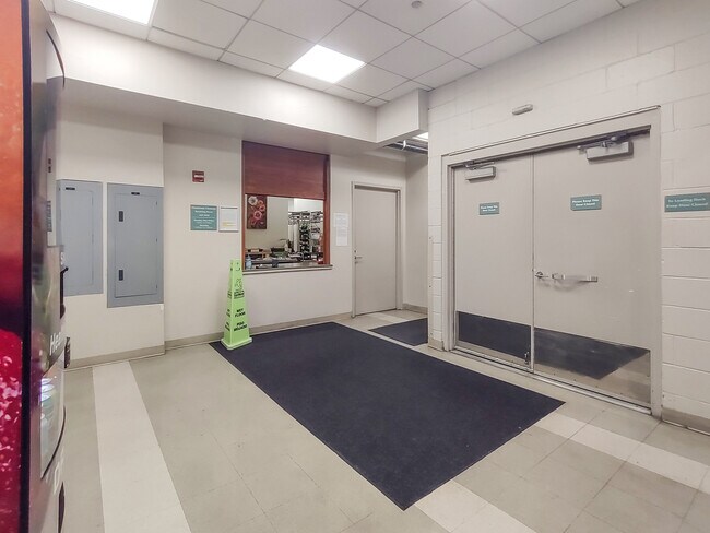 Building Photo - 400 N La Salle Dr