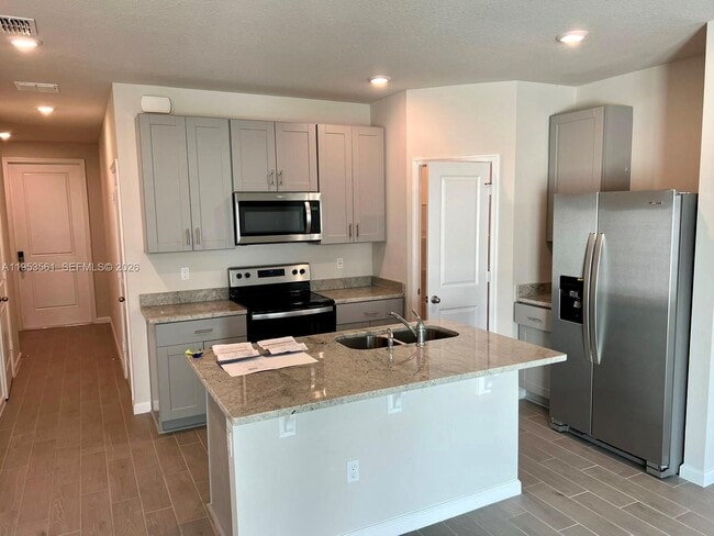 Building Photo - 5629 Mentmore Dr