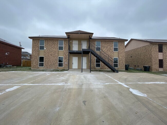 Building Photo - 1603 Benttree Dr