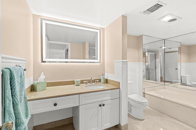 Building Photo - 5 Westgate Ln