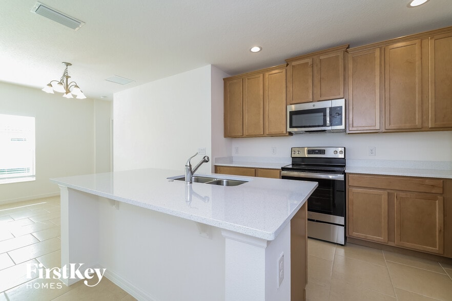 Building Photo - 705 Fiddlesticks Dr