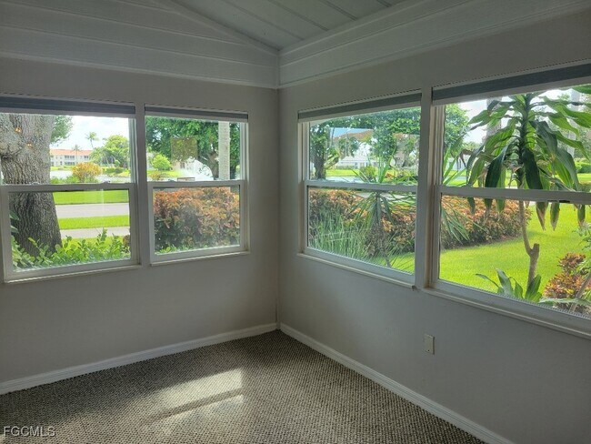 Building Photo - 14807 Crooked Pond Ct