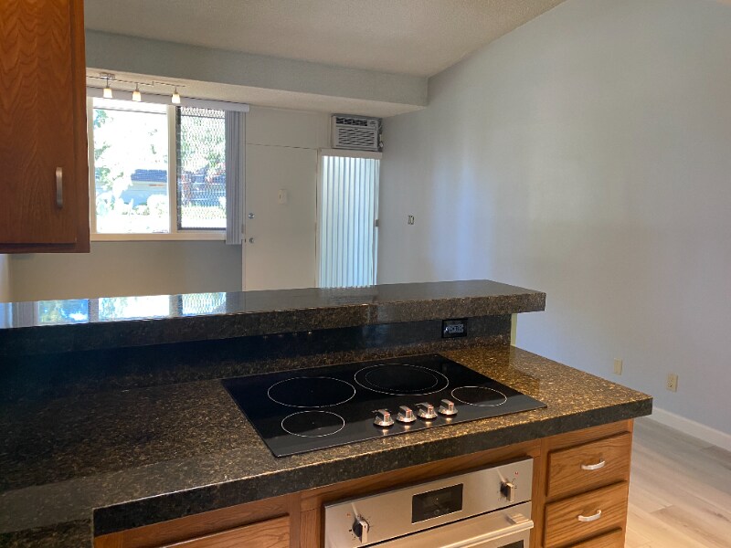 Building Photo - 660 W Bonita Ave