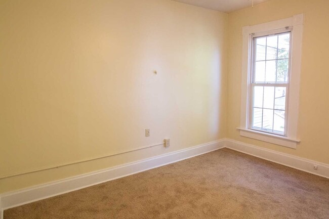 Building Photo - 30 E Maynard Ave