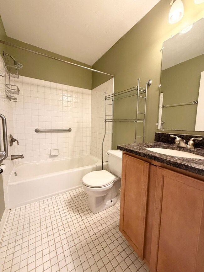 Building Photo - 1-bedroom Near Bde Maka Ska! Underground Parking & Balcony!