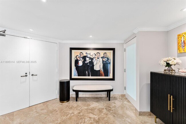 Building Photo - 520 Brickell Key Dr