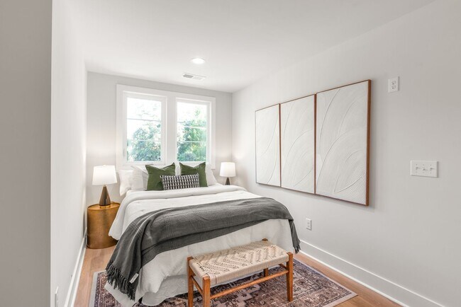 Building Photo - Modern Living in the Heart of Plaza Midwood!