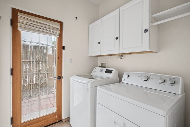 Building Photo - 4184 New Moon Cir