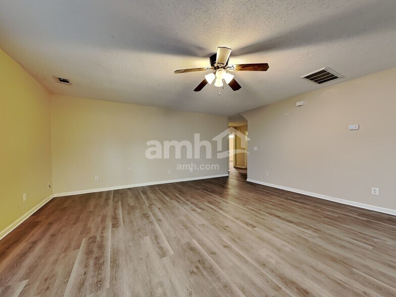 Building Photo - 7 Holly Springs Cir