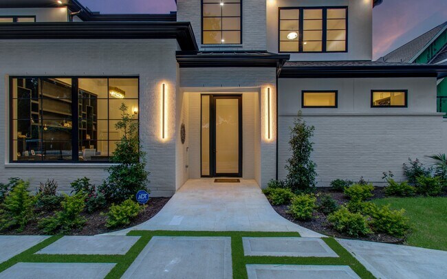 Building Photo - 13034 Memorial Dr