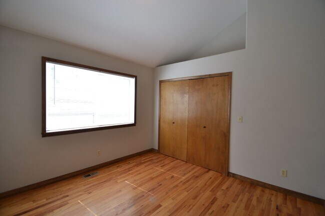 Building Photo - Ranch with Unfinished Basement in D20 with...